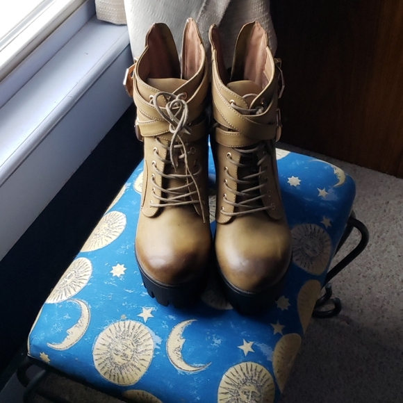 Boots - Picture 2 of 3